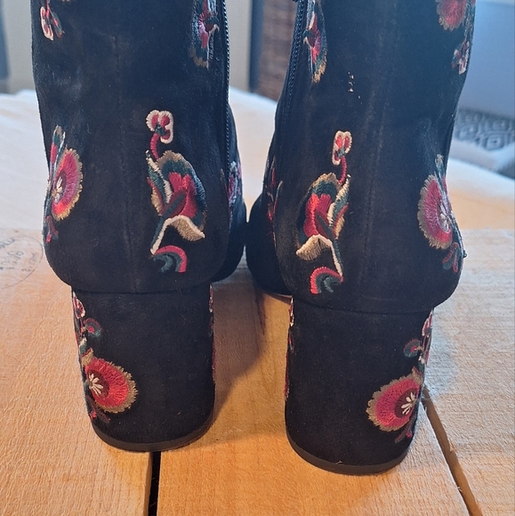 Ann Taylor Boots Size 11 black Embroidered - Picture 4 of 7